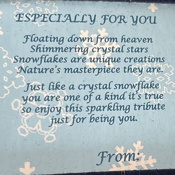 New in box Crystal snowflakes necklace/earrings set - Picture 5 of 5